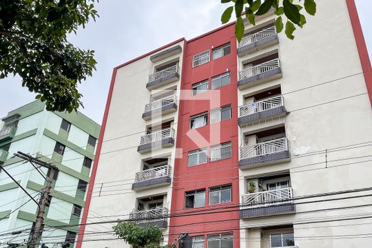 Fachada + plaquinha de apartamento para alugar com 2 quartos, 70m² em Vila Camargo, São Bernardo do Campo