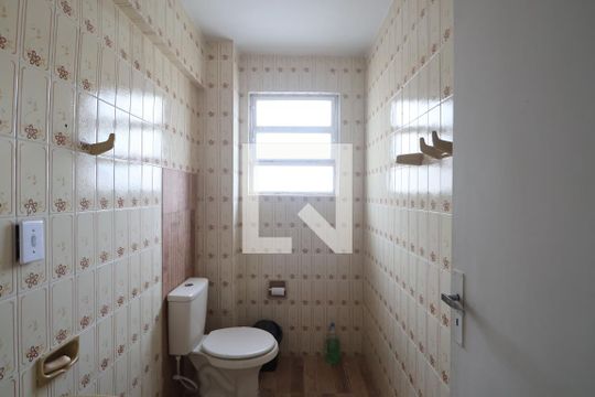 Banheiro de apartamento à venda com 1 quarto, 35m² em Centro, Canoas