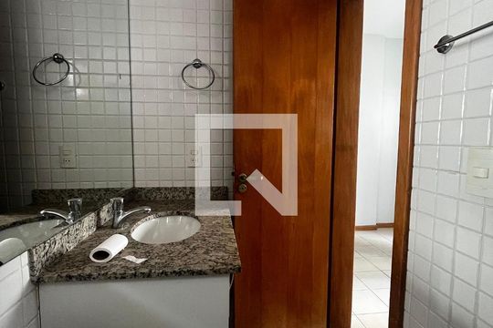 Banheiro - Quarto 1 de apartamento para alugar com 3 quartos, 90m² em Sul (águas Claras), Brasília