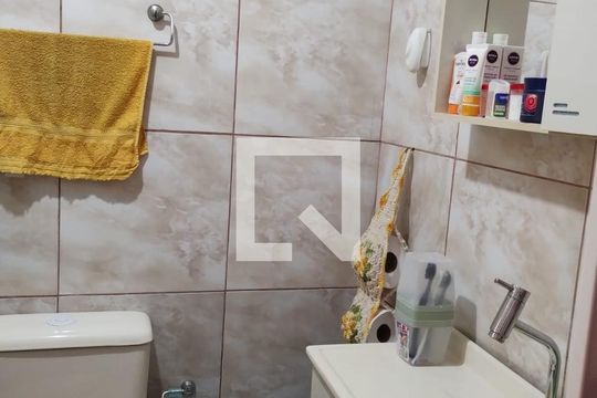 Banheiro de apartamento à venda com 1 quarto, 40m² em Morro Santana, Porto Alegre