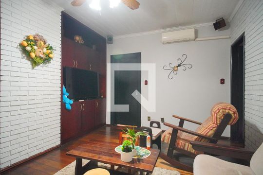 Sala de casa para alugar com 3 quartos, 271m² em Boa Vista, Novo Hamburgo