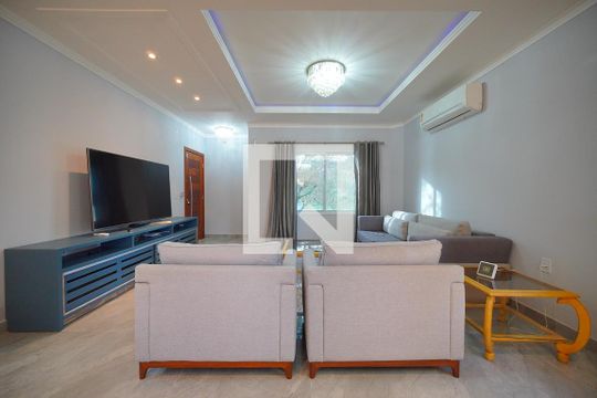 Sala de casa de condomínio para alugar com 3 quartos, 270m² em São João do Rio Vermelho, Florianópolis