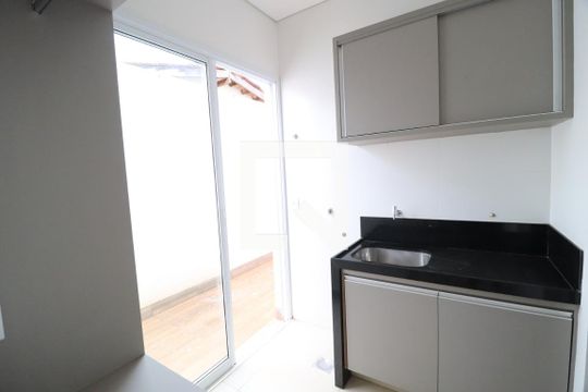 Área de Serviço de casa para alugar com 4 quartos, 245m² em Vigilato Pereira, Uberlândia