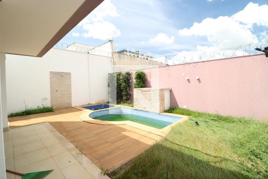Piscina de casa para alugar com 4 quartos, 245m² em Vigilato Pereira, Uberlândia
