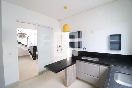 Cozinha de casa para alugar com 4 quartos, 245m² em Vigilato Pereira, Uberlândia