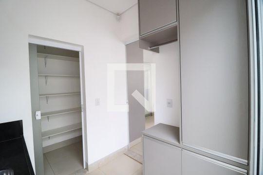 Área de Serviço de casa para alugar com 4 quartos, 245m² em Vigilato Pereira, Uberlândia