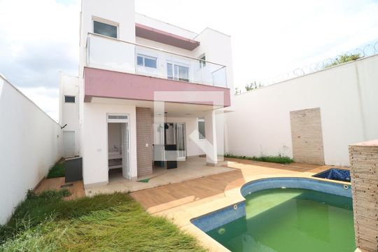 Quintal de casa para alugar com 4 quartos, 245m² em Vigilato Pereira, Uberlândia