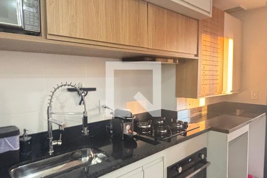 Cozinha de apartamento à venda com 2 quartos, 57m² em Vila Valparaíso, Santo André