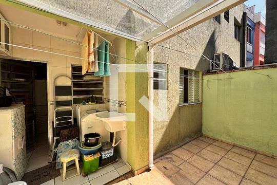 Lavanderia  de apartamento à venda com 2 quartos, 64m² em Jardim Santo Antônio, Santo André