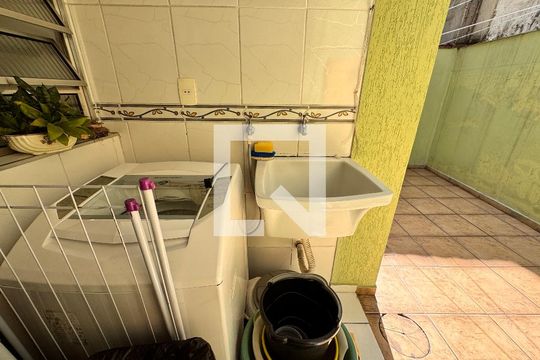 Lavanderia  de apartamento à venda com 2 quartos, 64m² em Jardim Santo Antônio, Santo André