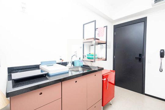 Cozinha de kitnet/studio para alugar com 1 quarto, 27m² em Consolação, São Paulo