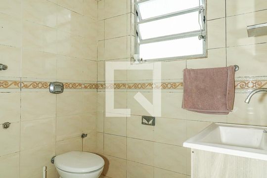 Banheiro de apartamento à venda com 2 quartos, 69m² em Navegantes, Porto Alegre