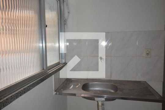 Cozinha de kitnet/studio para alugar com 1 quarto, 15m² em Bento Ribeiro, Rio de Janeiro
