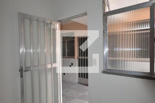 Cozinha de kitnet/studio para alugar com 1 quarto, 15m² em Bento Ribeiro, Rio de Janeiro