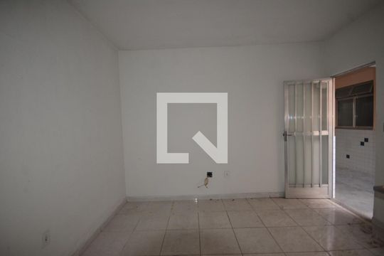 Sala / Quarto de kitnet/studio para alugar com 1 quarto, 15m² em Bento Ribeiro, Rio de Janeiro