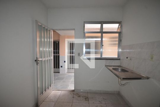 Cozinha de kitnet/studio para alugar com 1 quarto, 15m² em Bento Ribeiro, Rio de Janeiro