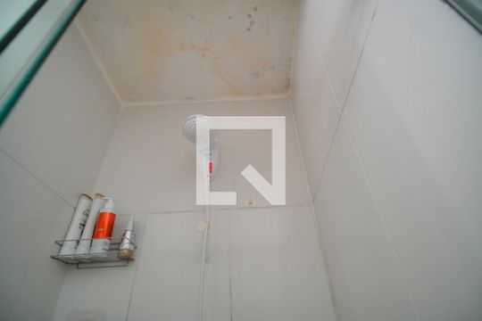 Banheiro de apartamento à venda com 2 quartos, 100m² em Floresta, Porto Alegre