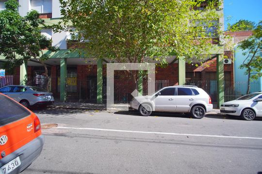 Fachada de apartamento à venda com 2 quartos, 100m² em Floresta, Porto Alegre