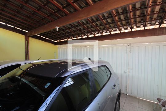 Garagem de casa à venda com 3 quartos, 180m² em Santa Monica, Belo Horizonte