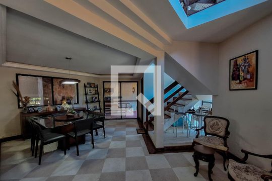 Sala 2 de casa de condomínio à venda com 4 quartos, 180m² em Badu, Niterói