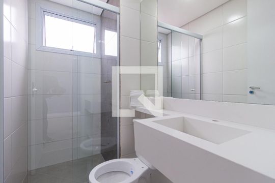 Banheiro de apartamento para alugar com 2 quartos, 54m² em Pestana, Osasco