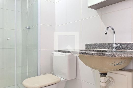 Banheiro de apartamento para alugar com 1 quarto, 48m² em Água Branca, São Paulo