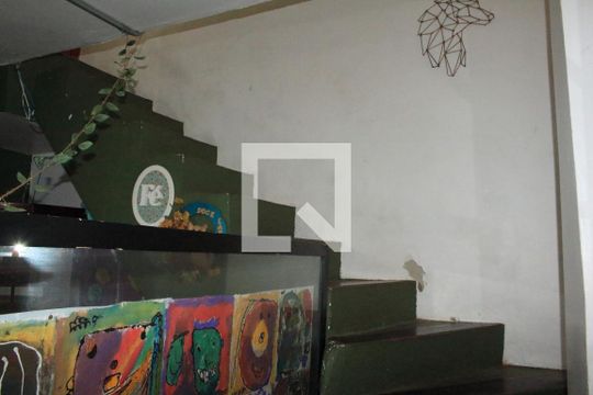 Escada de casa à venda com 2 quartos, 98m² em Parque Peruche, São Paulo