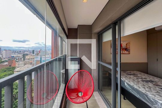 Varanda de kitnet/studio para alugar com 1 quarto, 24m² em Liberdade, São Paulo