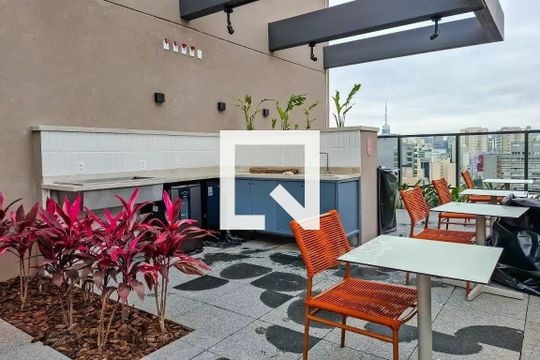 Área comum de kitnet/studio para alugar com 1 quarto, 24m² em Liberdade, São Paulo