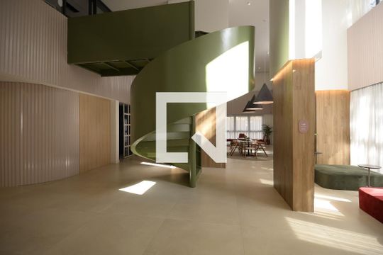 Hall de entrada de kitnet/studio para alugar com 1 quarto, 24m² em Liberdade, São Paulo