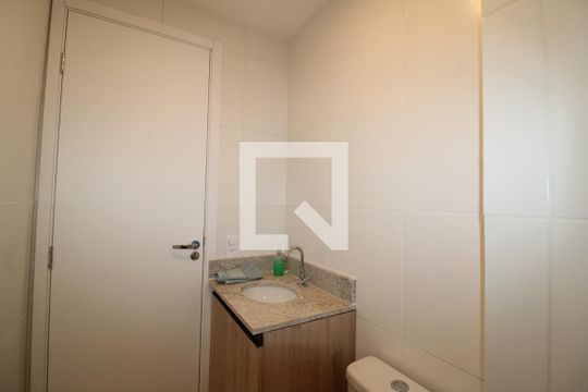 Banheiro de kitnet/studio para alugar com 1 quarto, 26m² em Tucuruvi, São Paulo