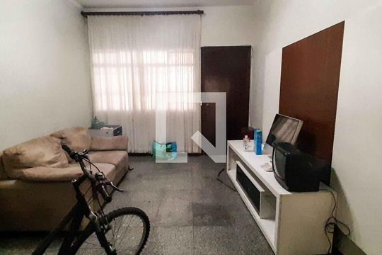 Casa para alugar com 3 quartos, 232m² em Km 18, Osasco