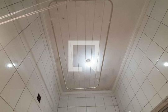 Área de Serviço de casa para alugar com 3 quartos, 232m² em Km 18, Osasco