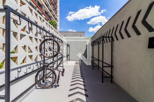 Área comum - Bicicletário de kitnet/studio para alugar com 1 quarto, 28m² em Pinheiros, São Paulo