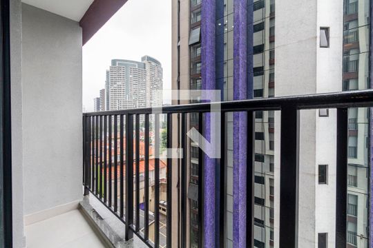 Varanda de kitnet/studio para alugar com 1 quarto, 28m² em Pinheiros, São Paulo