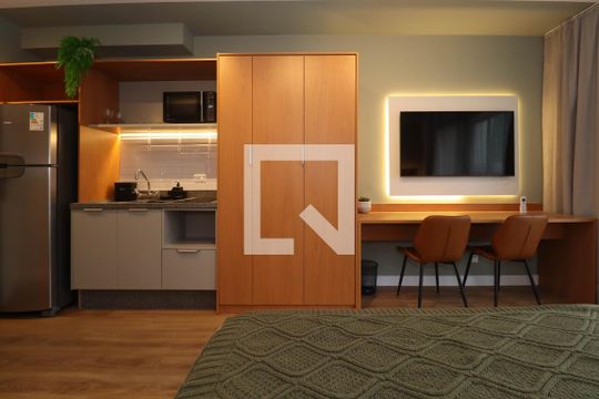 Sala/Quarto de kitnet/studio para alugar com 1 quarto, 28m² em Pinheiros, São Paulo
