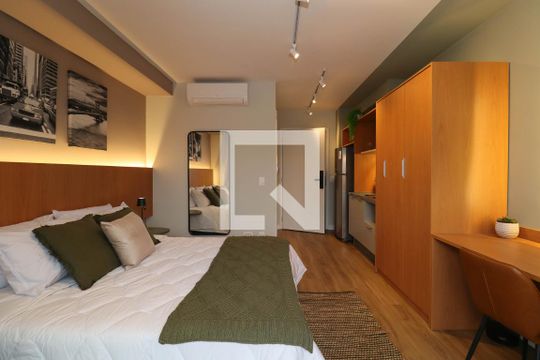 Sala/Quarto de kitnet/studio para alugar com 1 quarto, 28m² em Pinheiros, São Paulo