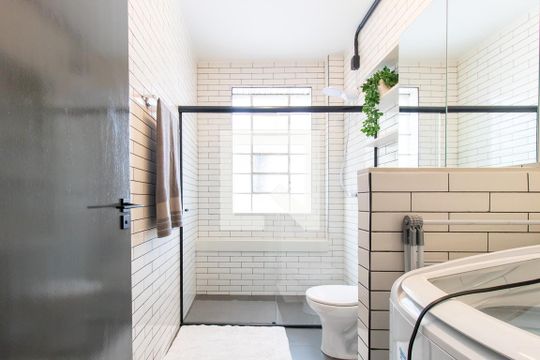 Banheiro de apartamento para alugar com 1 quarto, 55m² em Centro, Curitiba