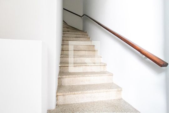 Entrada de apartamento para alugar com 1 quarto, 55m² em Centro, Curitiba