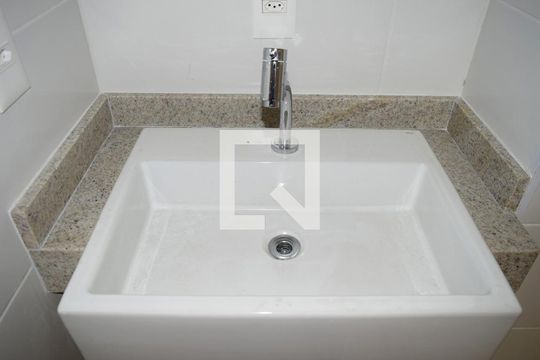 Banheiro de kitnet/studio à venda com 1 quarto, 24m² em Jardim Paulista, São Paulo