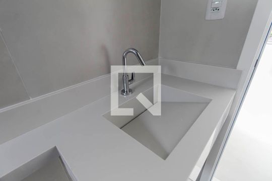 Banheiro de casa à venda com 3 quartos, 107m² em Vila Lucia, São Paulo
