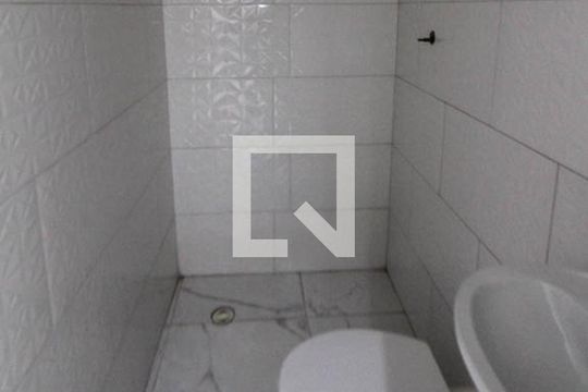 Banheiro de kitnet/studio para alugar com 1 quarto, 15m² em Vila Santa Clara, São Paulo