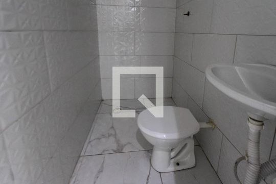 Banheiro de kitnet/studio para alugar com 1 quarto, 15m² em Vila Santa Clara, São Paulo
