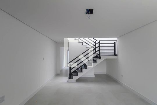 Casa à venda com 3 quartos, 107m² em Vila Lucia, São Paulo