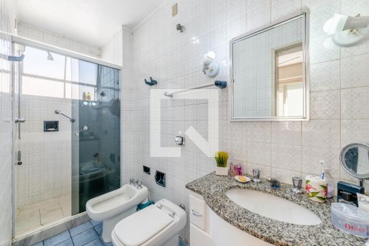 Banheiro de apartamento à venda com 2 quartos, 84m² em Moinhos de Vento, Porto Alegre