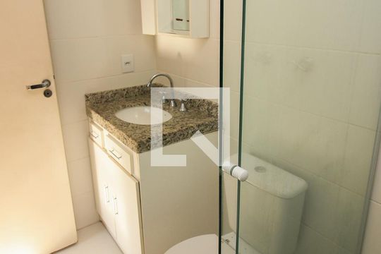 Banheiro da Suíte de apartamento à venda com 3 quartos, 69m² em Teresópolis, Porto Alegre
