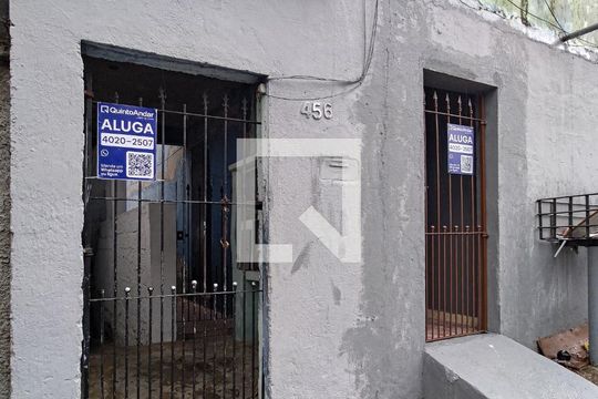 Fachada de casa para alugar com 1 quarto, 40m² em Parque Pinheiros, Taboão da Serra