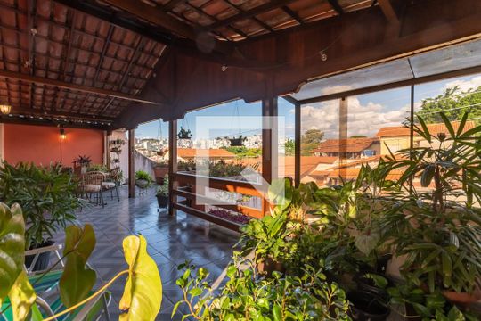 Varanda de casa à venda com 4 quartos, 313m² em Alípio de Melo, Belo Horizonte