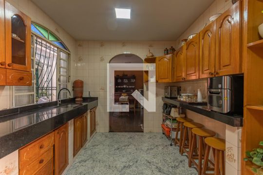 Cozinha de casa à venda com 4 quartos, 313m² em Alípio de Melo, Belo Horizonte