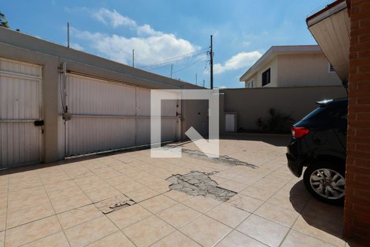 Garagem de casa à venda com 6 quartos, 470m² em Vila Basileia, São Paulo